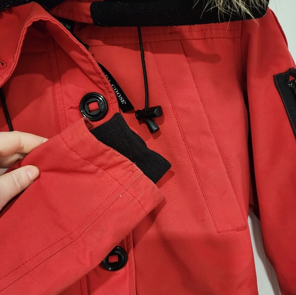 Canada Goose Parka with fur hood - Picture 7 of 8